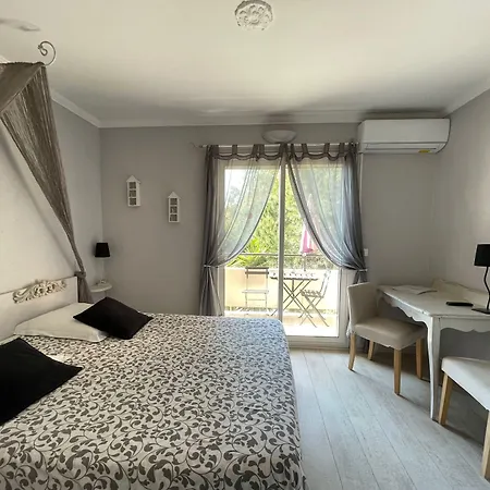 Hotel L'orangeraie 3*