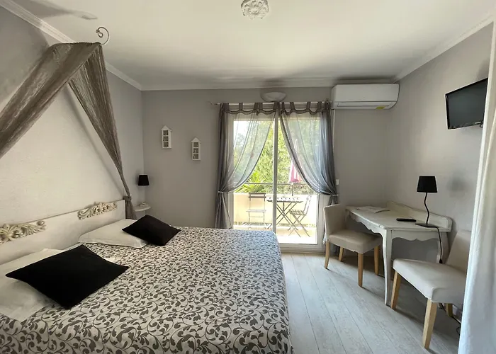Hotel L'orangeraie 3*